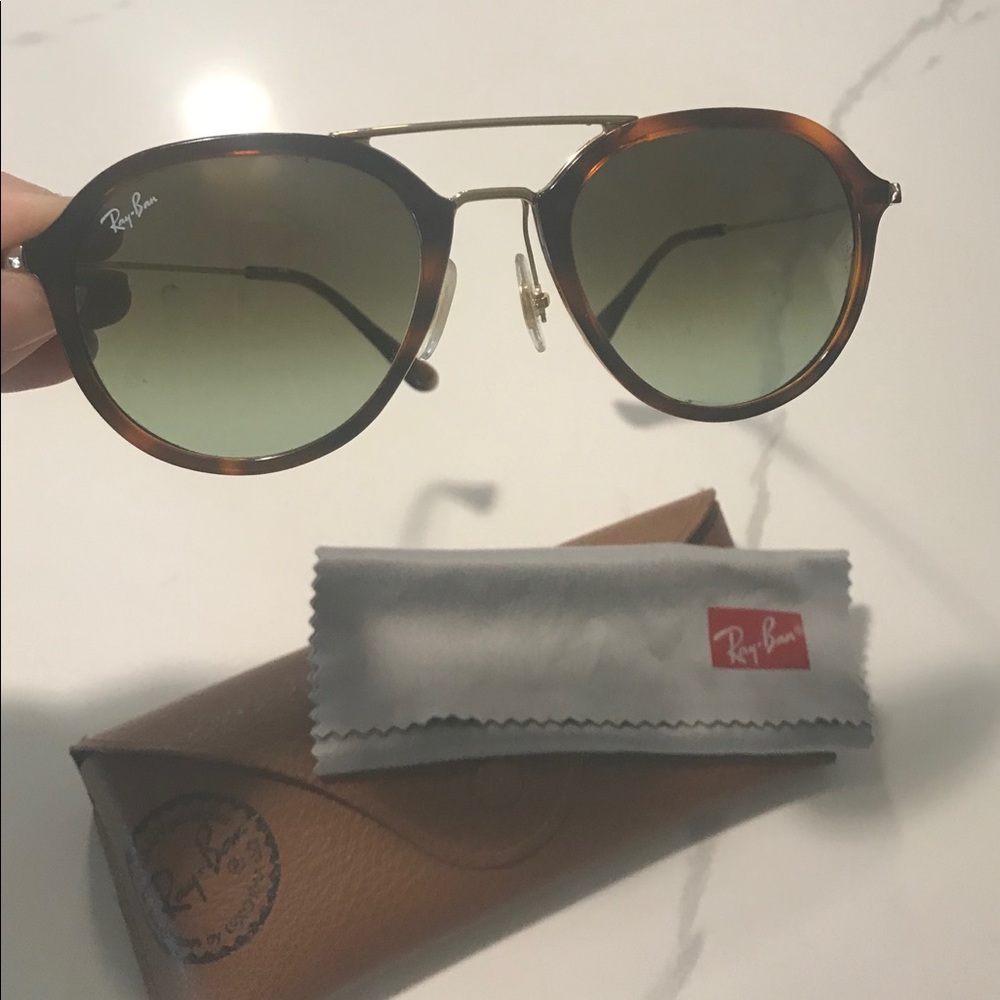Women’s Ray-Ban Sunglasss